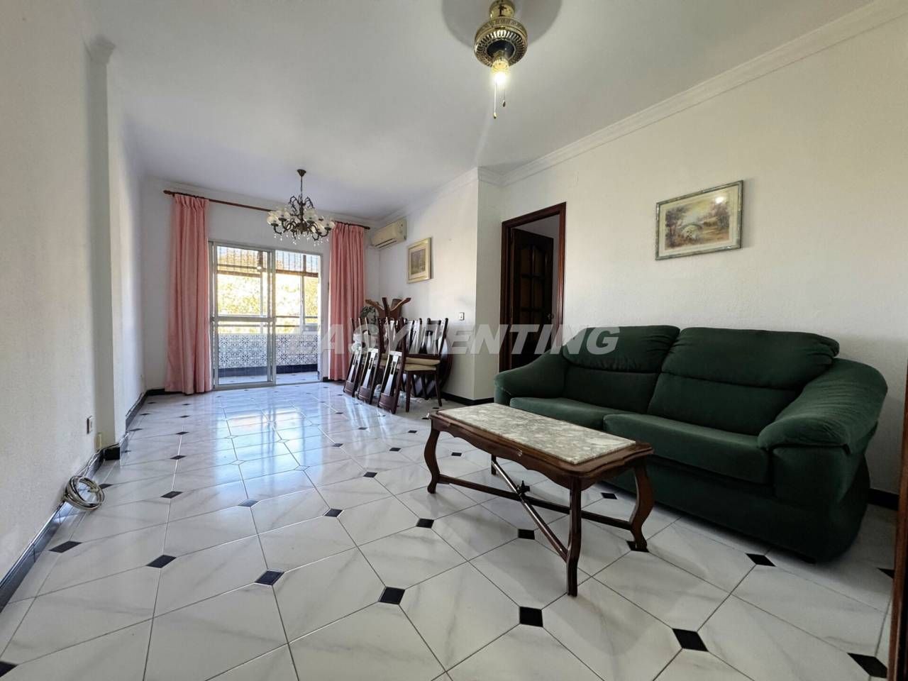 Wohnzimmer von Wohnung zum Verkauf in La Línea de la Concepción mit Klimaanlage, Terrasse und Möbliert