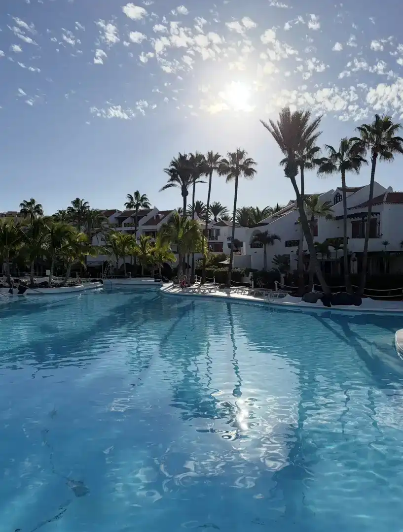 Vista exterior de Estudio de alquiler en Arona con Aire acondicionado, Jardín privado y Piscina