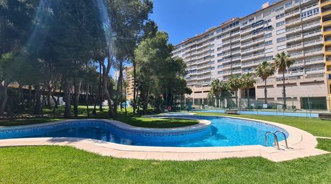 APARTAMENTO CON LICENCIA TURISTICA EN COMPOAMOR. 3 DORMITORIOS. 2 BAÑOS. PISCINA COMUNITARIA. PLAYA 800 METROS.