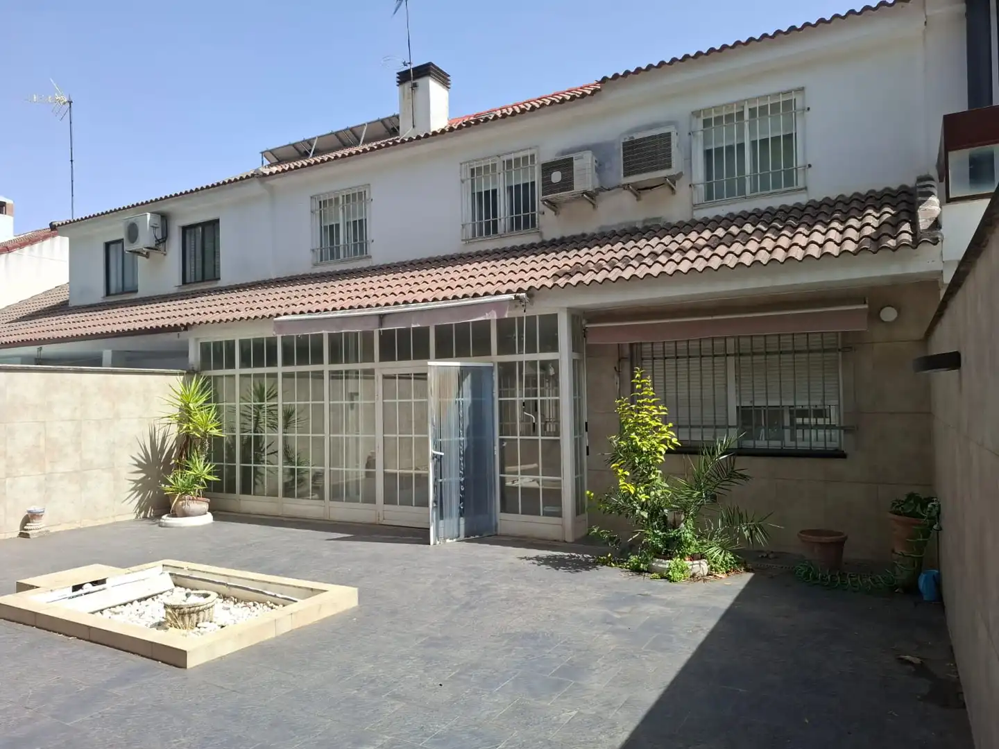 Vista exterior de Casa o xalet en venda en Ciudad Real amb Aire condicionat, Calefacció i Jardí privat
