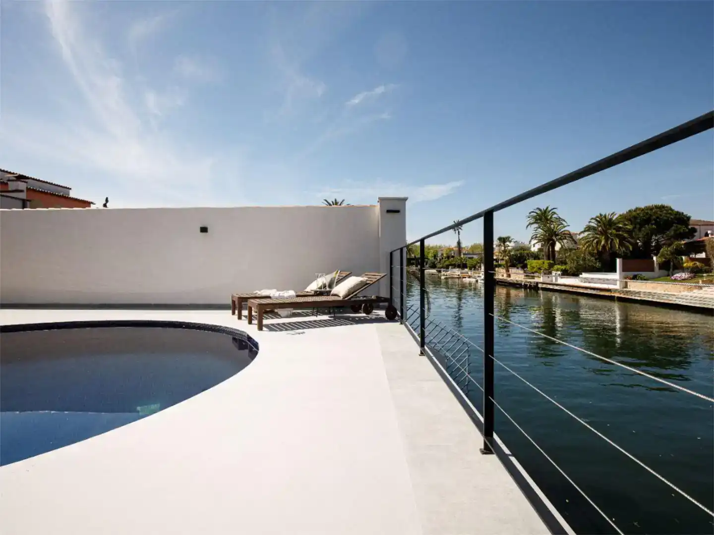 Terrace of Houses for sale in Empuriabrava  with Air Conditioner, Swimming Pool and Balcony