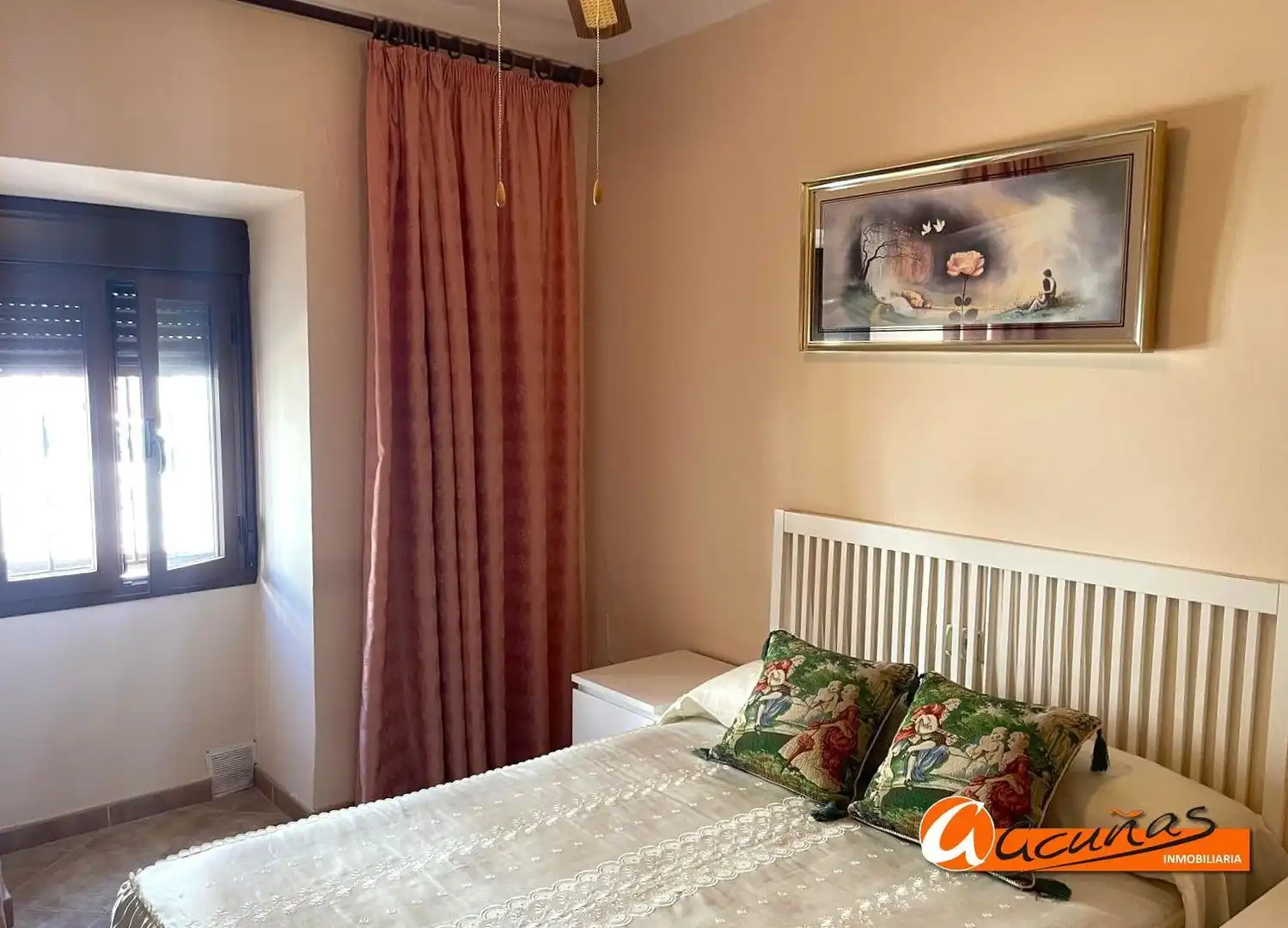 Habitación de Casa adosada en venta en Alameda con Trastero