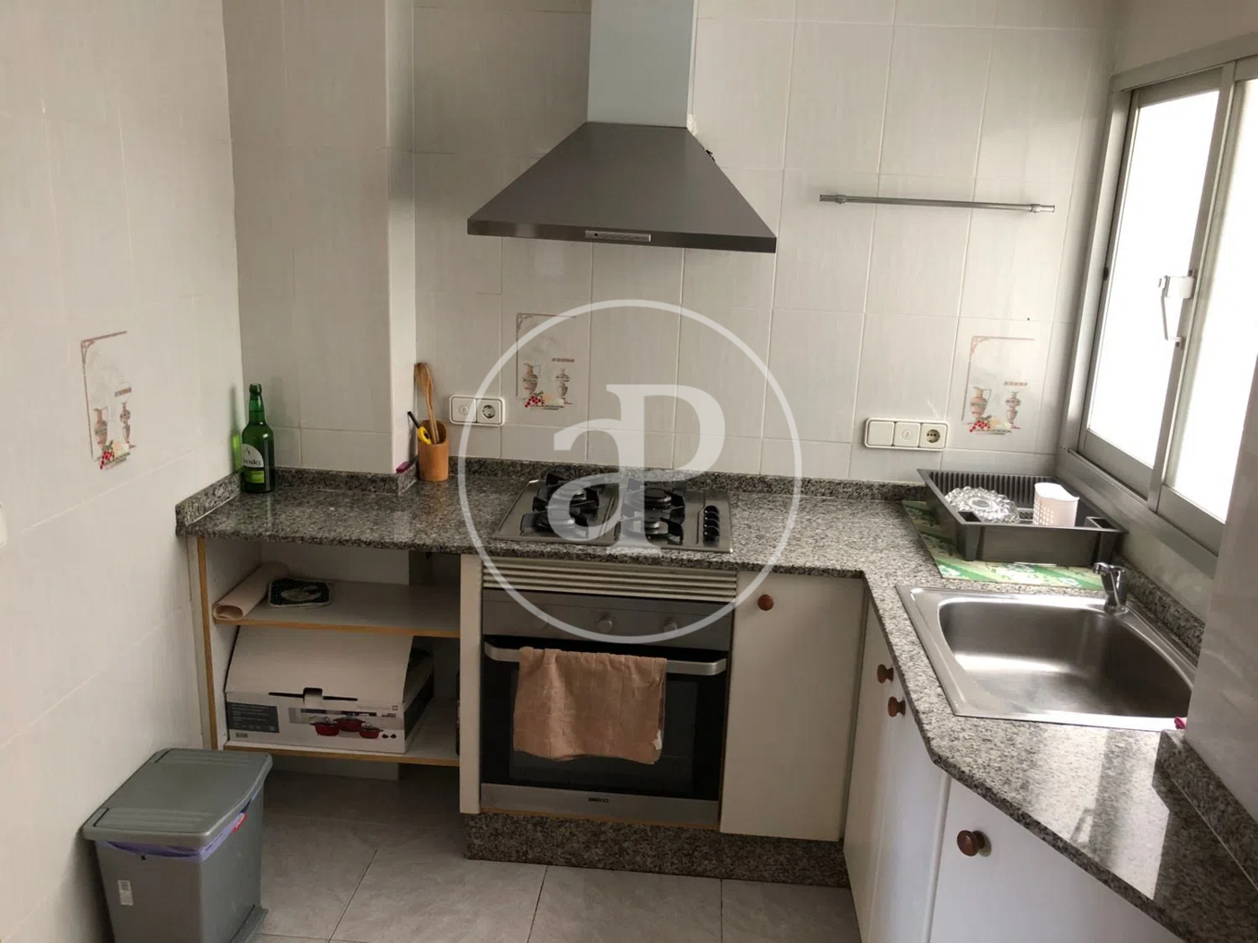 Cuina de Pis de lloguer en  Valencia Capital amb Aire condicionat, Calefacció i Moblat
