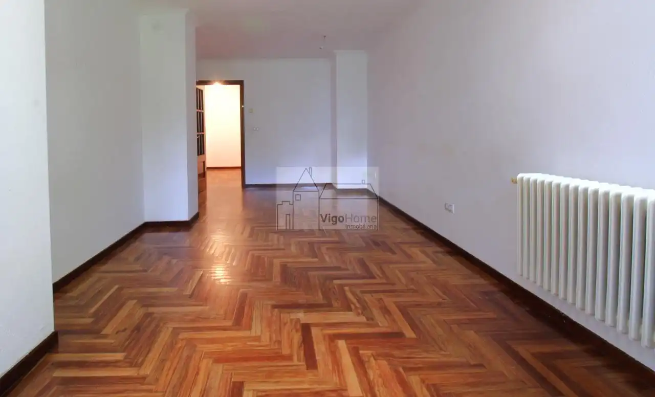 Living room of Flat for rent in Vigo   with Heating, Parquet flooring and Storage room