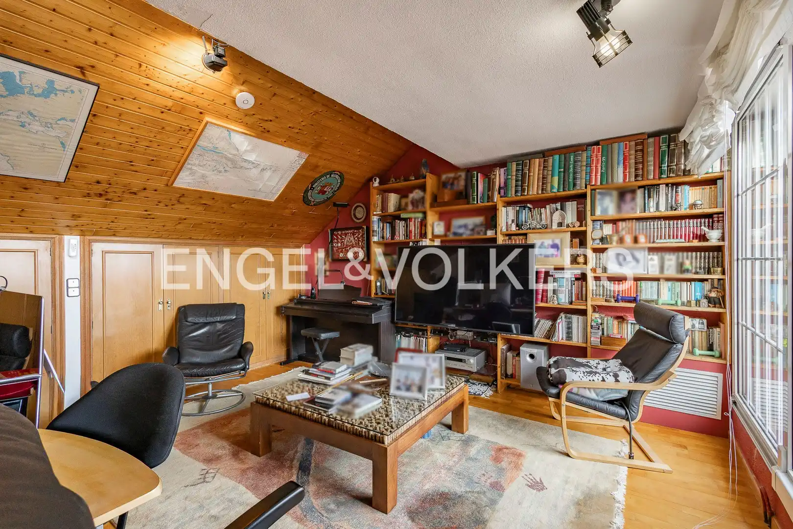 Sala d'estar de Casa o xalet en venda en Esplugues de Llobregat amb Aire condicionat, Calefacció i Jardí privat