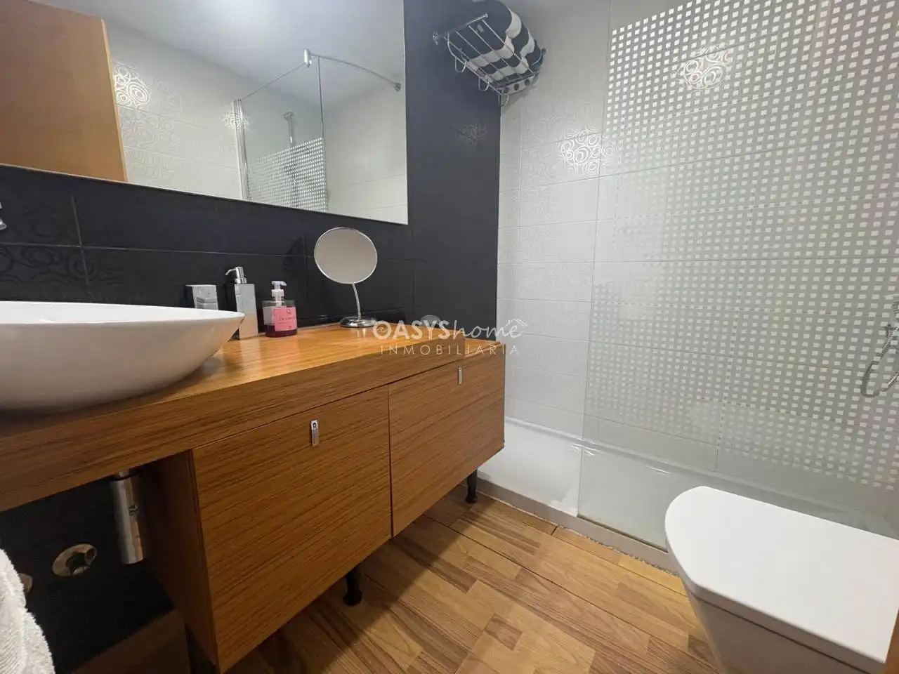 Baño de Piso en venta en La Manga del Mar Menor con Terraza, Amueblado y Piscina comunitaria