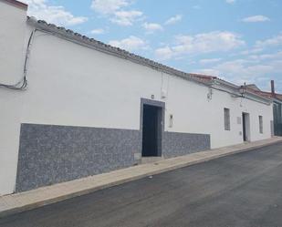 Vista exterior de Casa adosada en venda en Valencia de las Torres