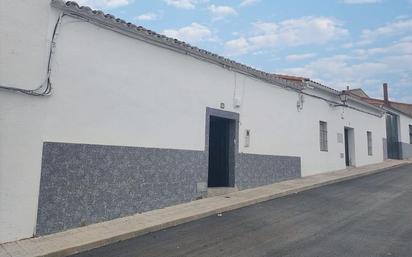 Exterior view of Single-family semi-detached for sale in Valencia de las Torres