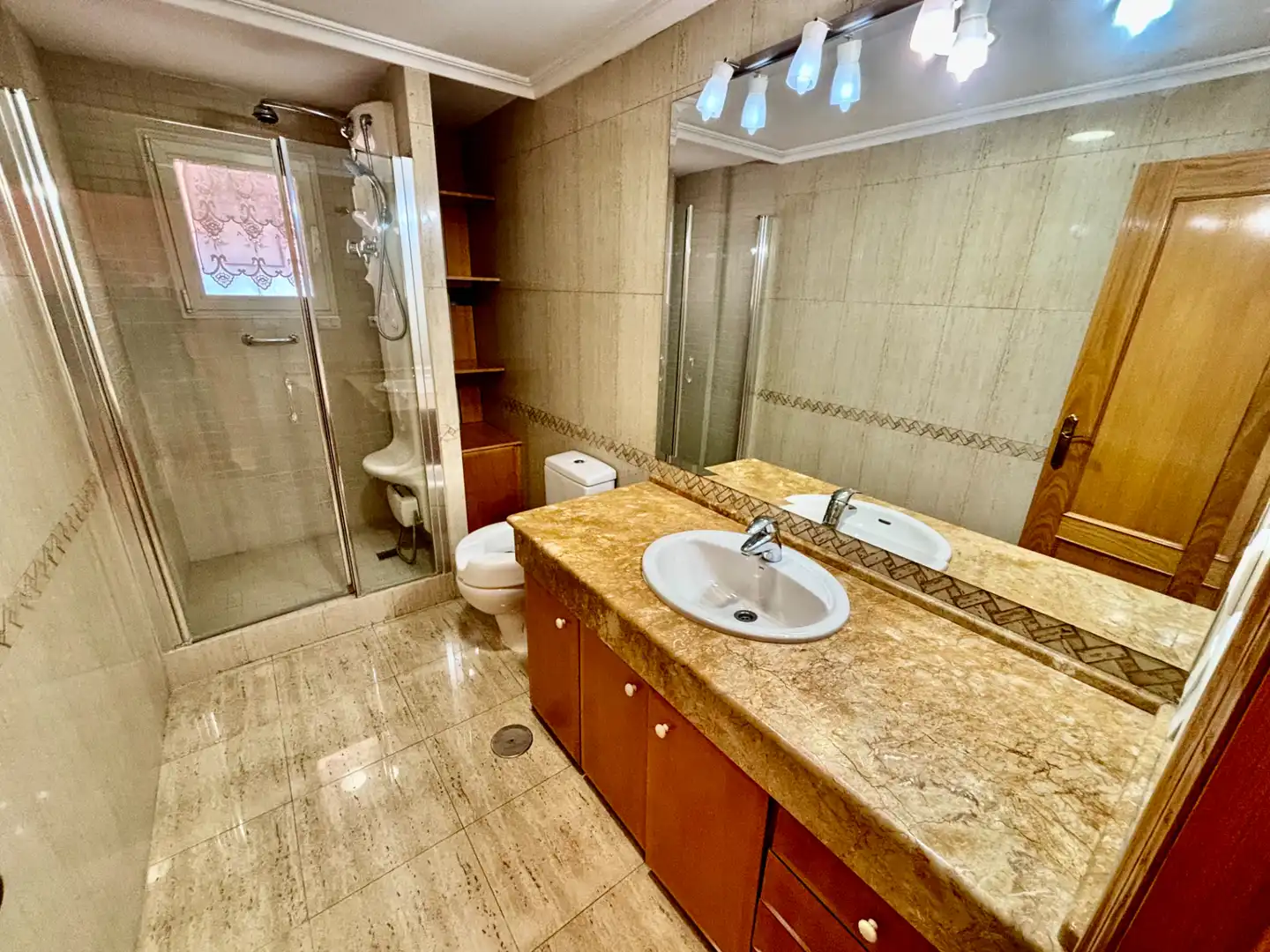 Baño de Piso en venta en Alicante / Alacant con Aire acondicionado, Calefacción y Terraza