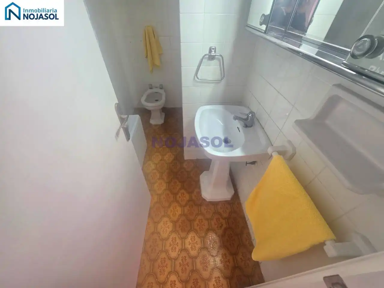 Baño de Apartamento en venta en Laredo con Calefacción, Parquet y Terraza