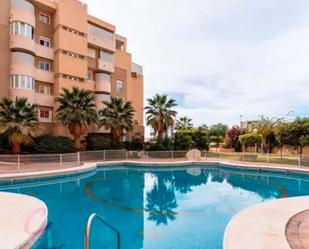 Piscina de Pis de lloguer en Roquetas de Mar amb Aire condicionat, Terrassa i Moblat