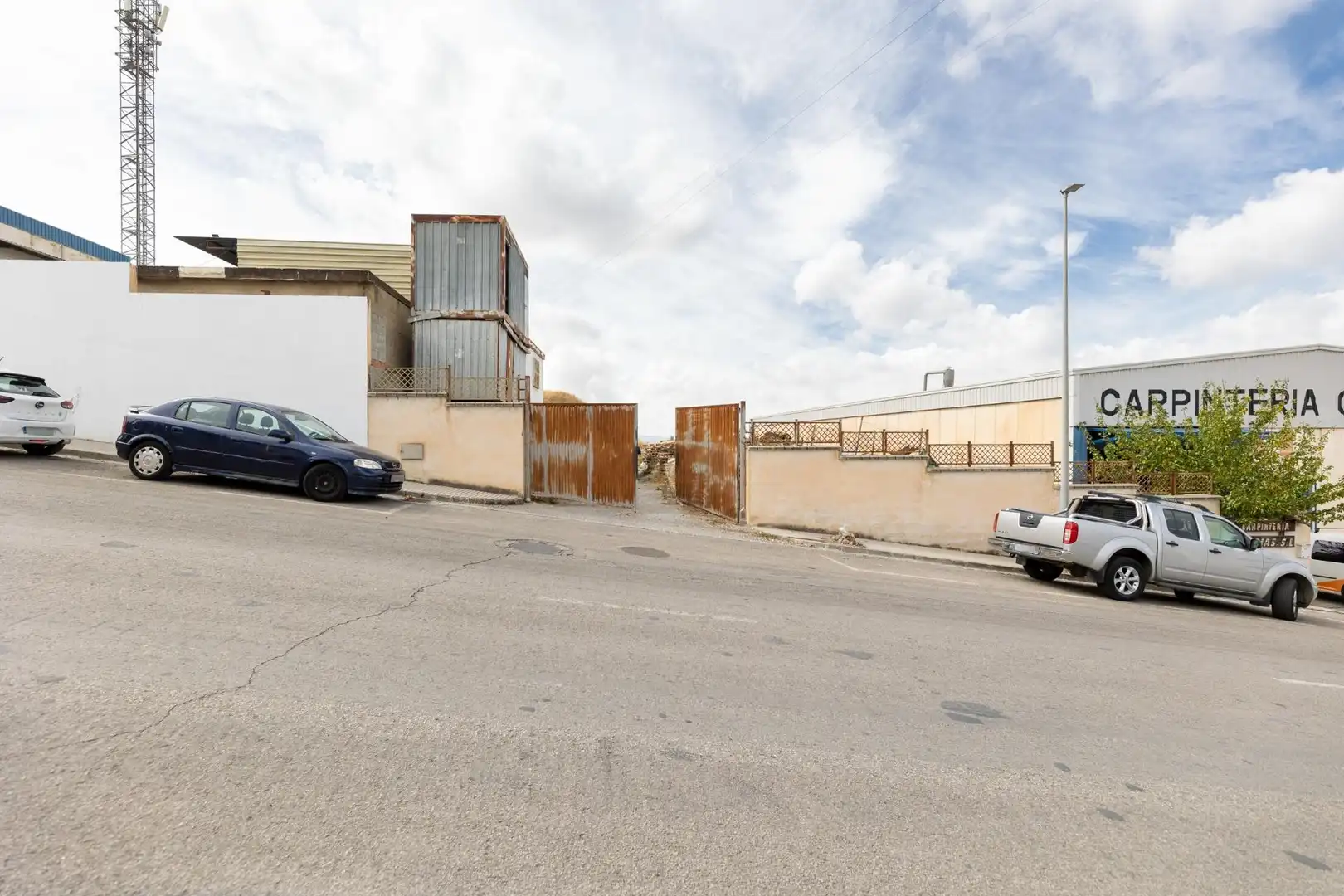 Außenansicht von Fabrik Grundstücke zum Verkauf in Barrio de la Vega