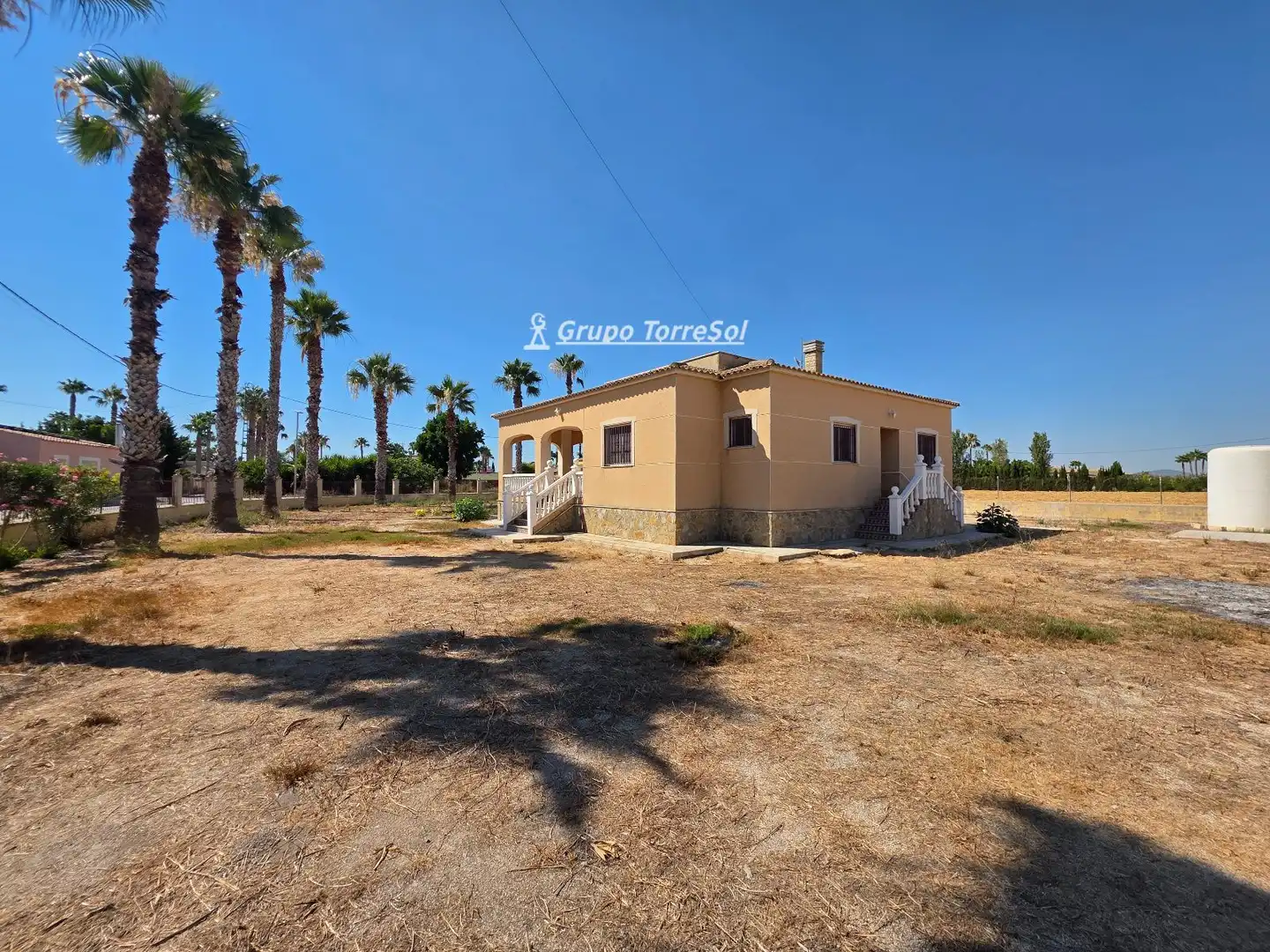 Vista exterior de Casa o xalet en venda en Catral amb Calefacció, Jardí privat i Terrassa