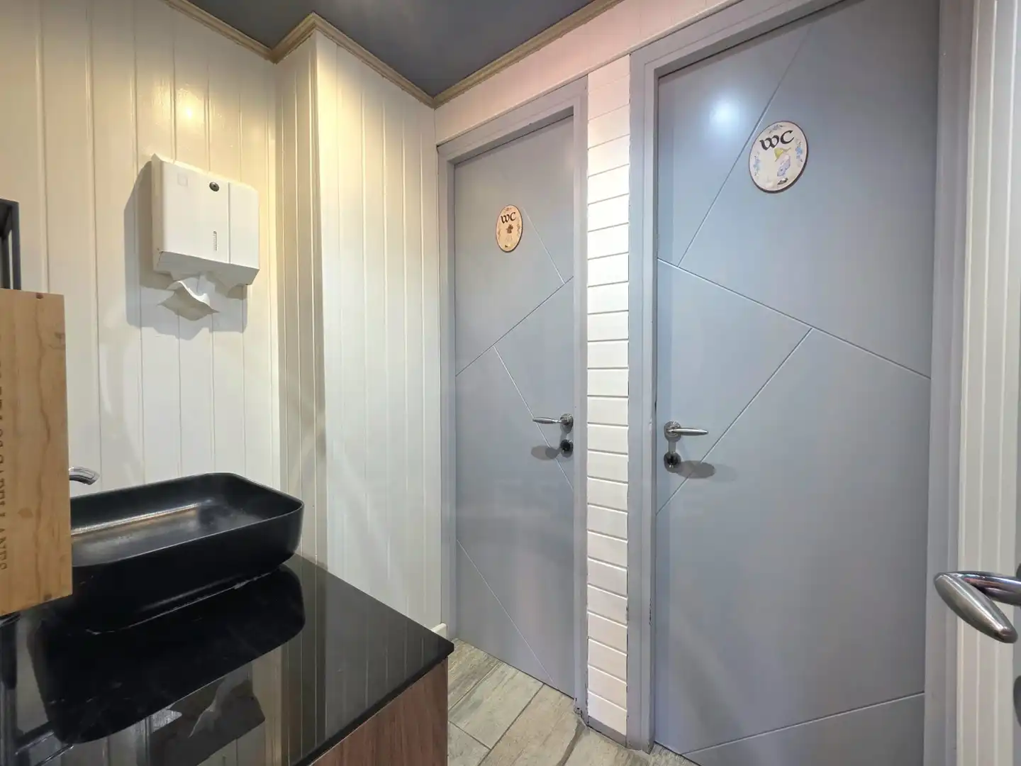 Bathroom of Commercial properties for rent in Sant Martí