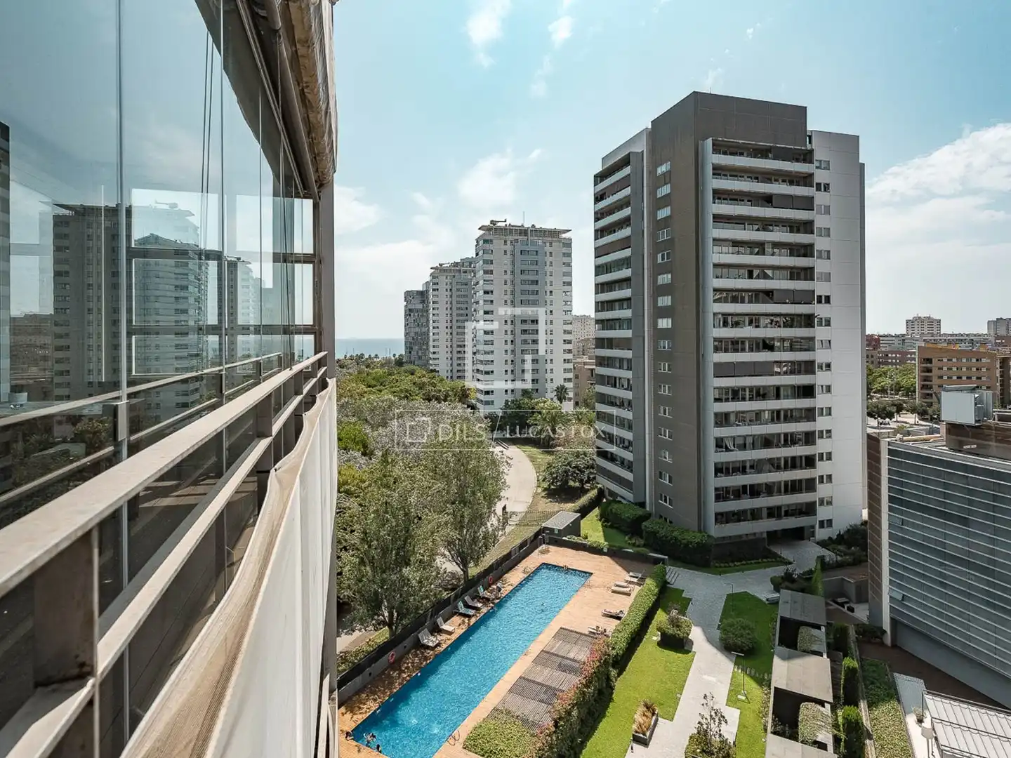 Vista exterior de Pis en venda en Barcelona amb Aire condicionat, Calefacció i Terrassa