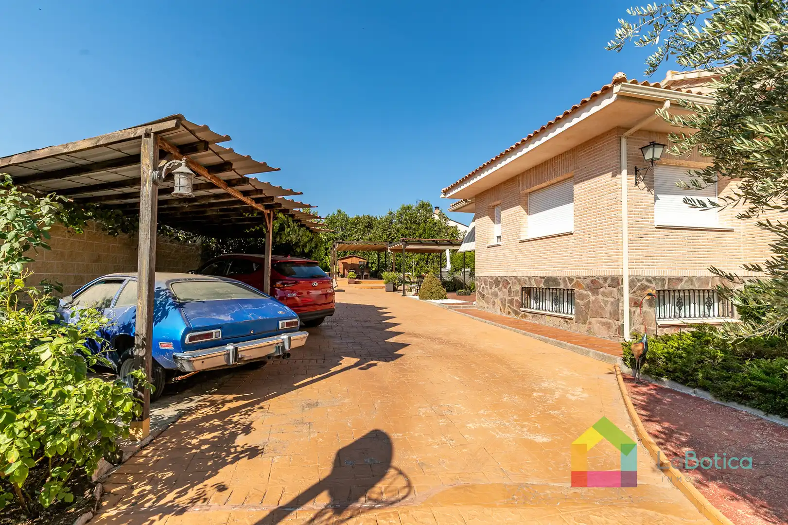 Vista exterior de Casa o xalet en venda en Nambroca amb Aire condicionat, Calefacció i Jardí privat