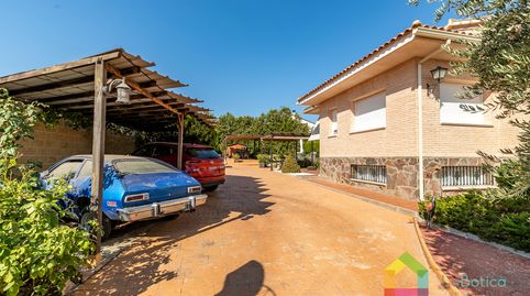 CHALET INDEPENDIENTE CON PISCINA EN PARCELA DE MÁS DE 1.000 M² EN URBANIZACIÓN LAS NIEVES – NAMBROCA, imagen 4