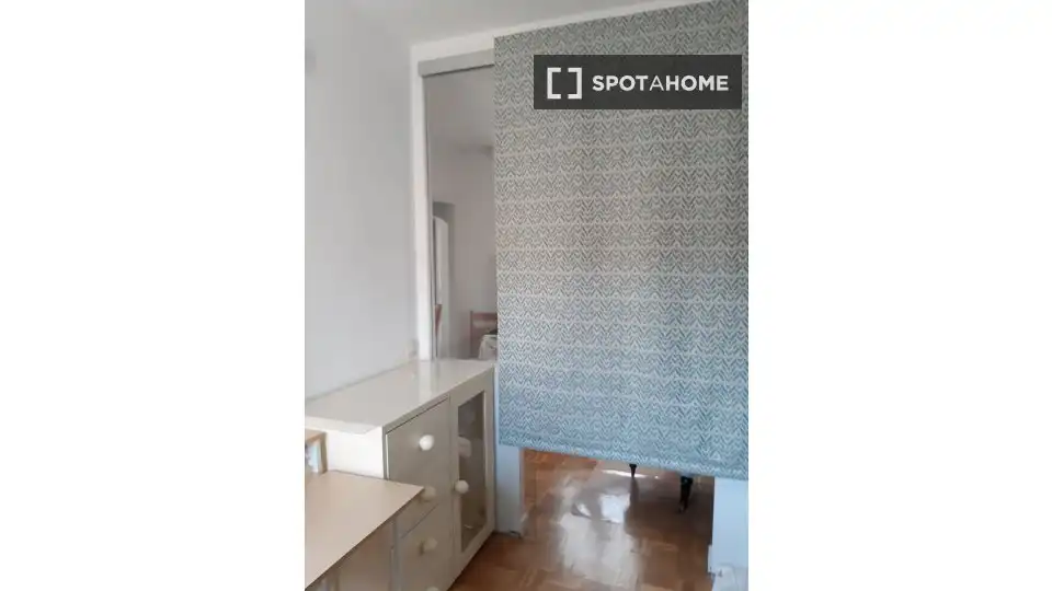 Bedroom of Flat for rent in Madrid  with Air Conditioner, Heating and Furnished