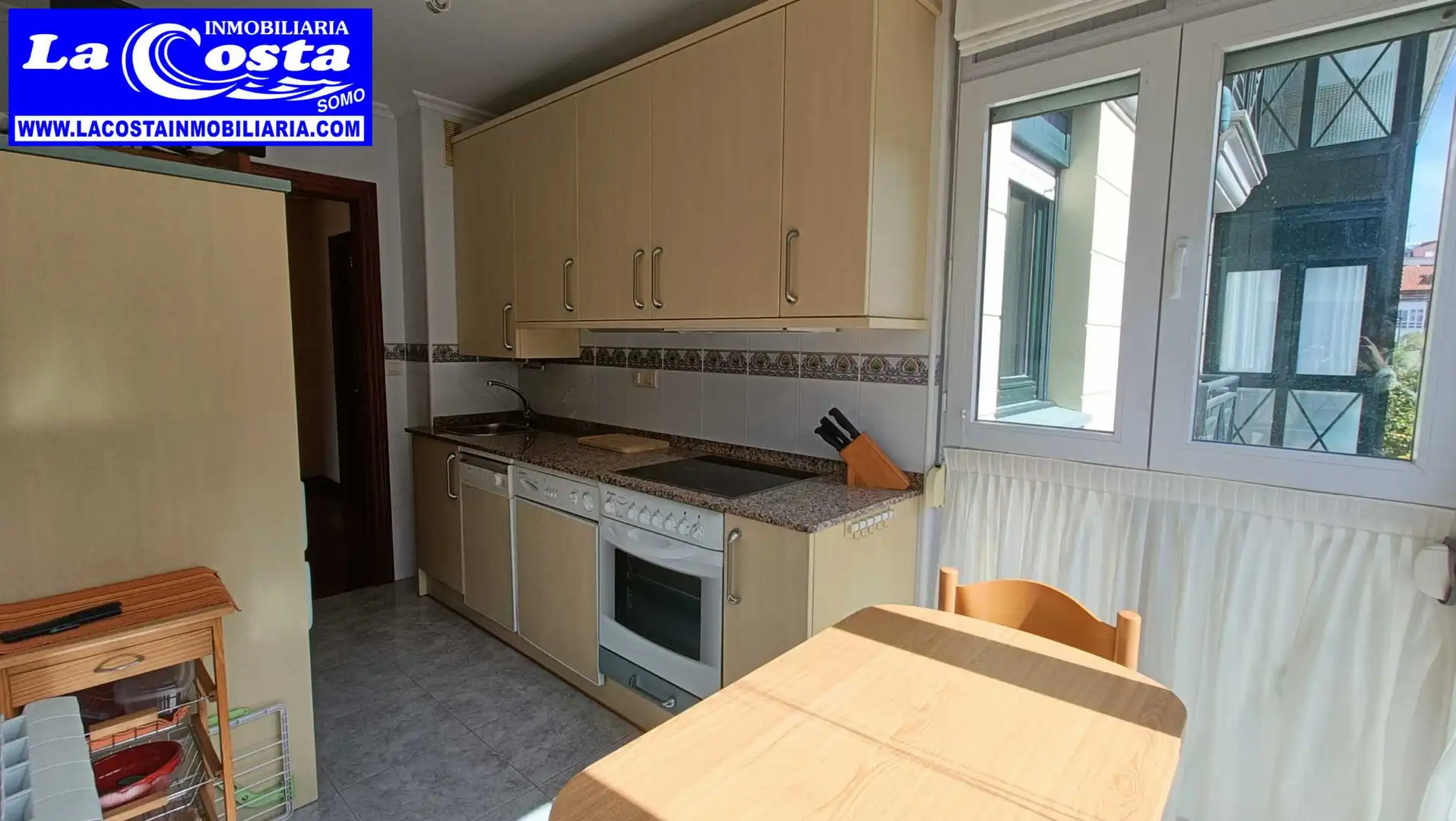 Küche von Wohnung zum Verkauf in Ribamontán al Mar mit Heizung, Ofen und Waschmaschine