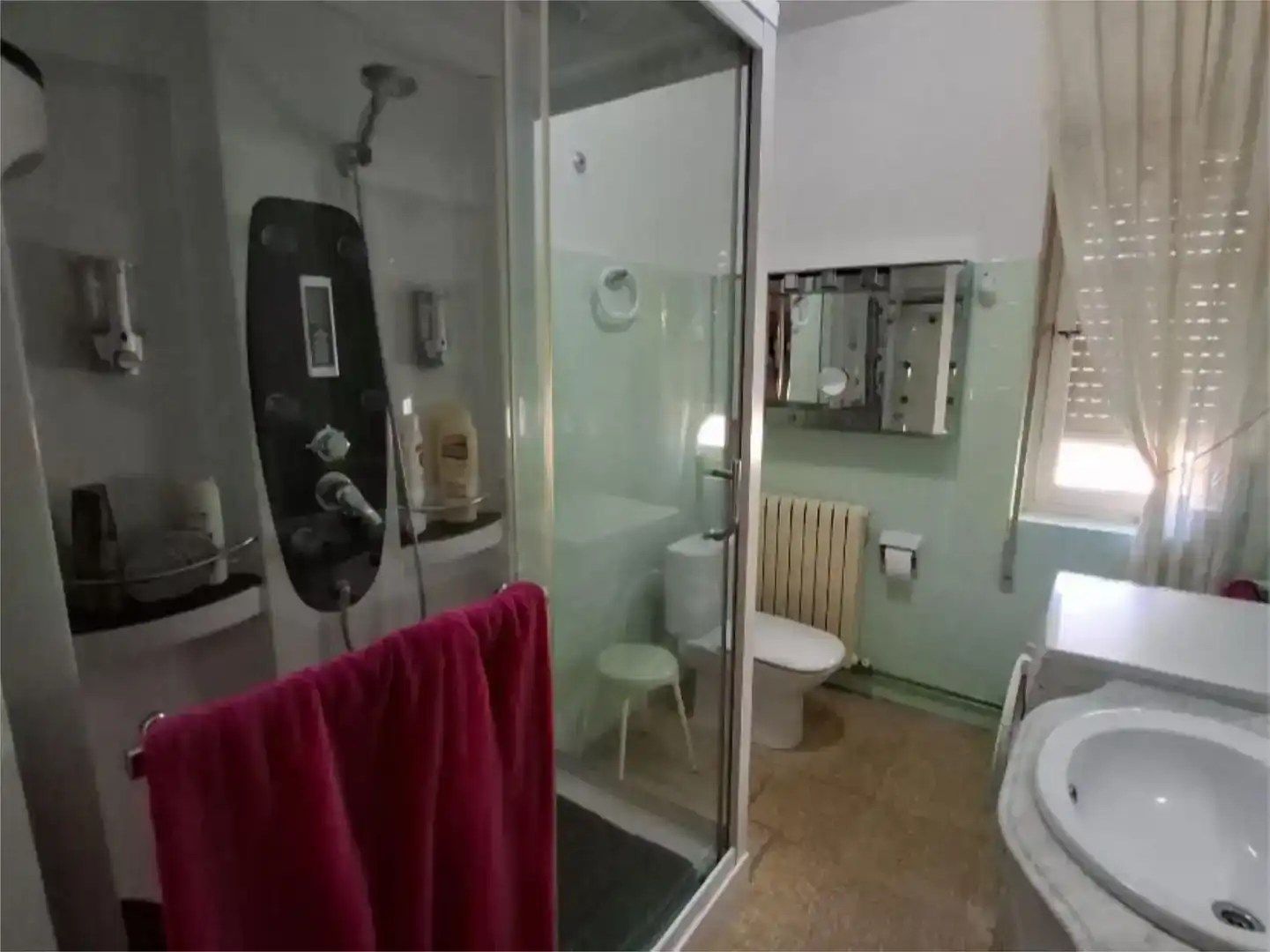 Baño de Piso en venta en Bustillo del Páramo con Parquet, Trastero y Amueblado