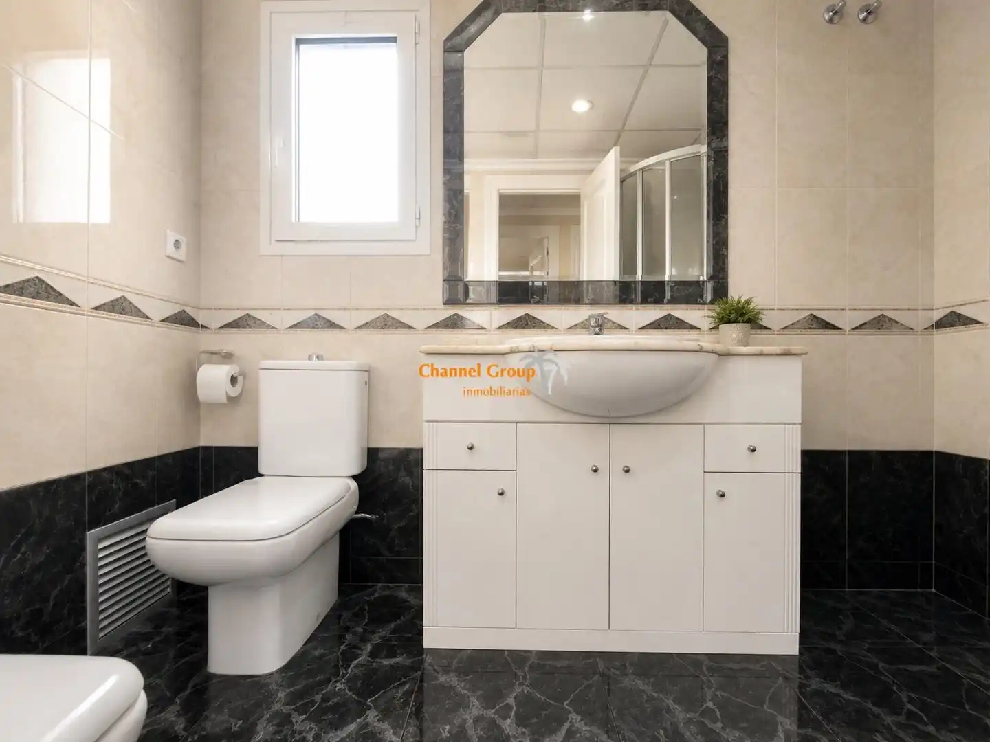 Bathroom of Flat for sale in Elche / Elx  with Air Conditioner, Heating and Balcony