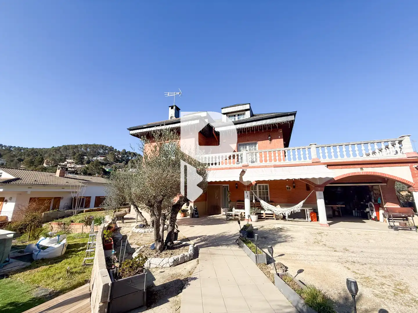 Vista exterior de Casa o xalet en venda en Corbera de Llobregat amb Aire condicionat, Calefacció i Jardí privat