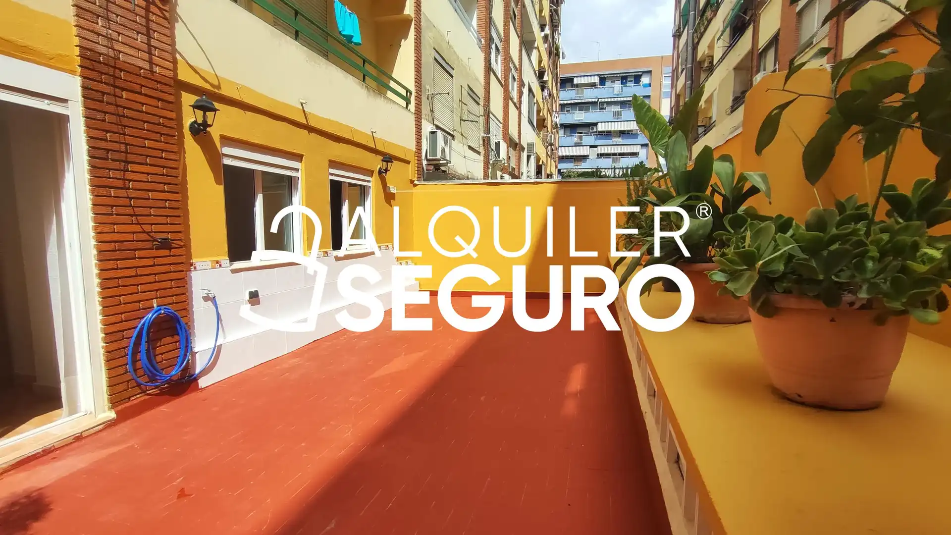Exterior view of Flat for rent in Valencia  with Terrace and Furnished