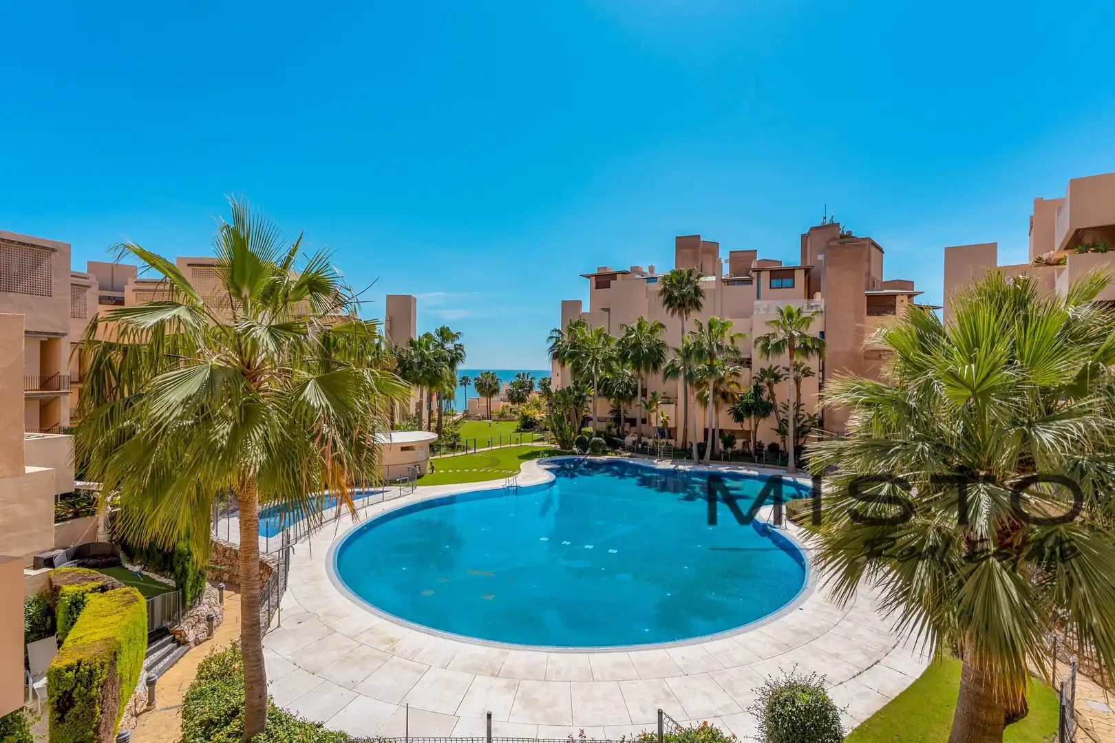 Flat with pool to rent in El Padrón