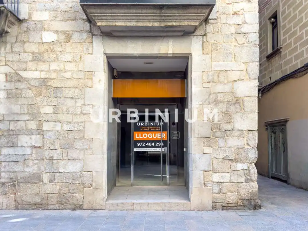 Vista exterior de Local de alquiler en Girona Capital