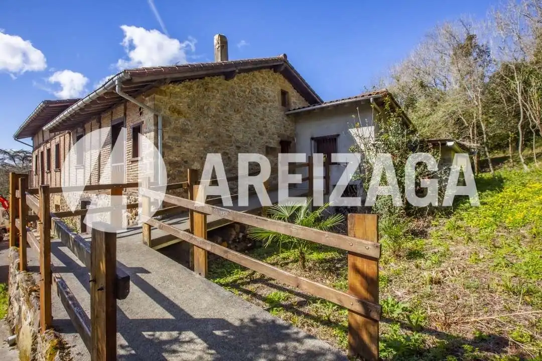 Exterior view of Houses for sale in Donostia - San Sebastián   with Heating, Private garden and Storage room
