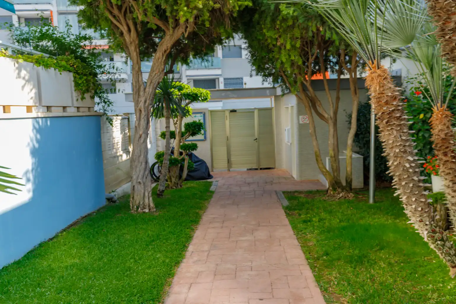Vista exterior de Pis en venda en Gandia amb Calefacció, Jardí privat i Terrassa