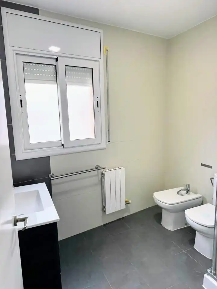 Bany de Casa o xalet en venda en Rubí amb Terrassa, Piscina i Internet