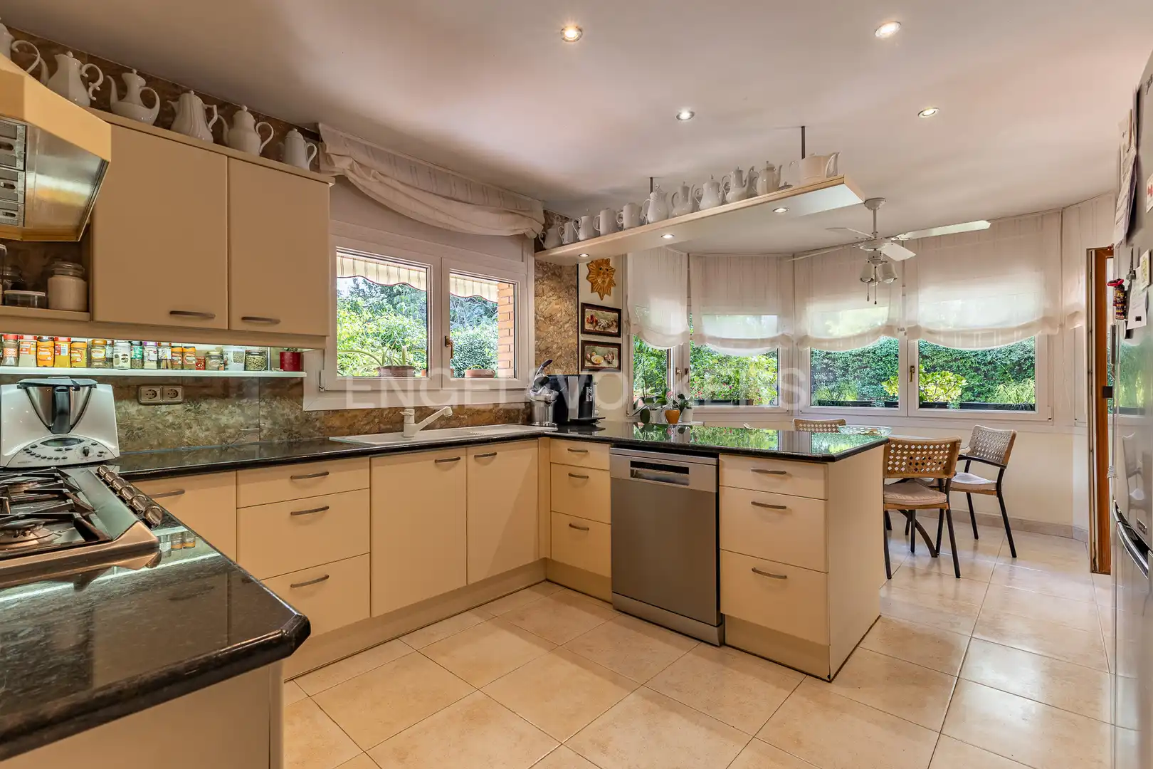 Cocina de Casa o chalet de alquiler en Sant Cugat del Vallès con Calefacción, Jardín privado y Piscina