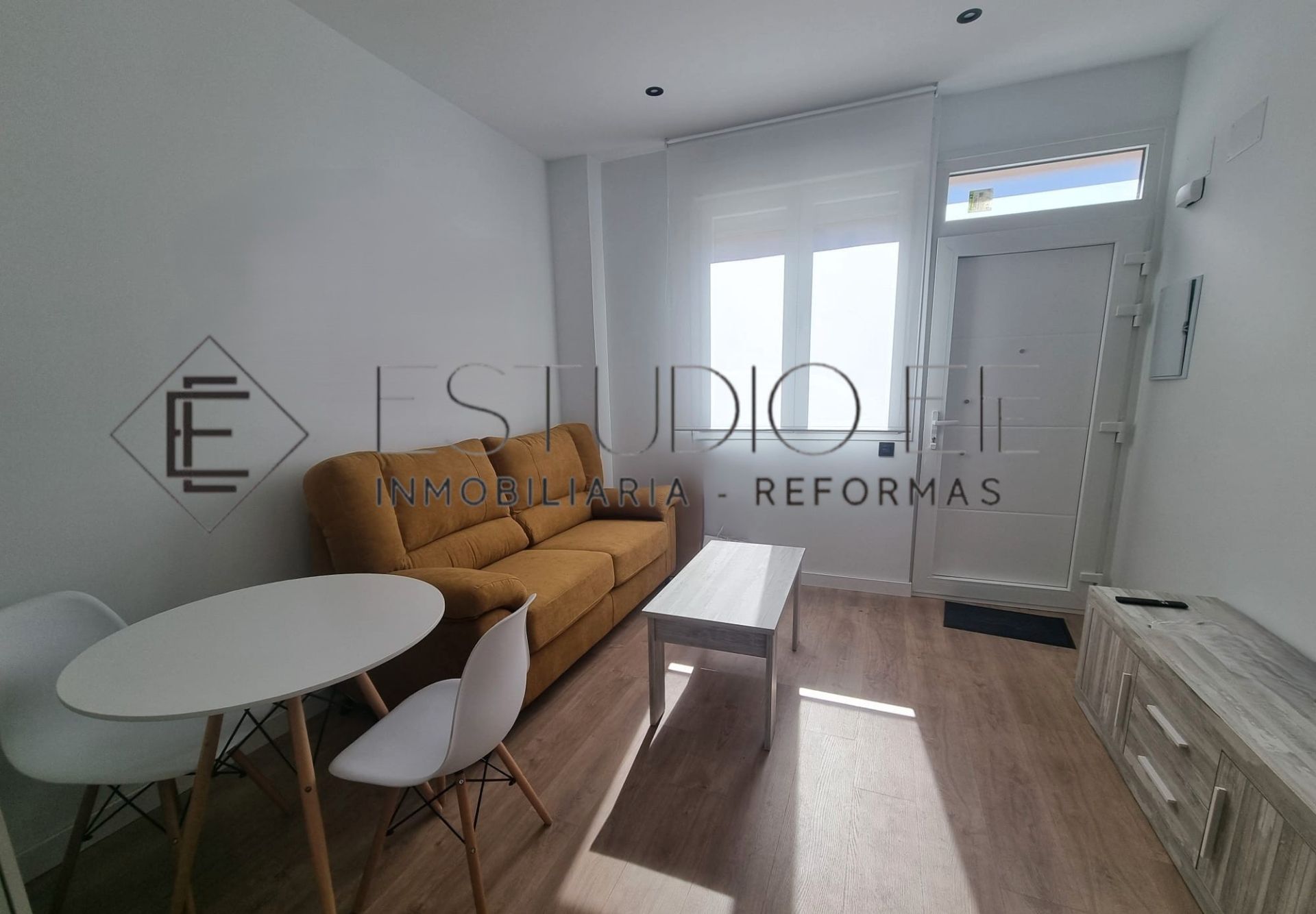 Sala de estar de Apartamento de alquiler en Salamanca Capital con Aire acondicionado, Calefacción y Amueblado