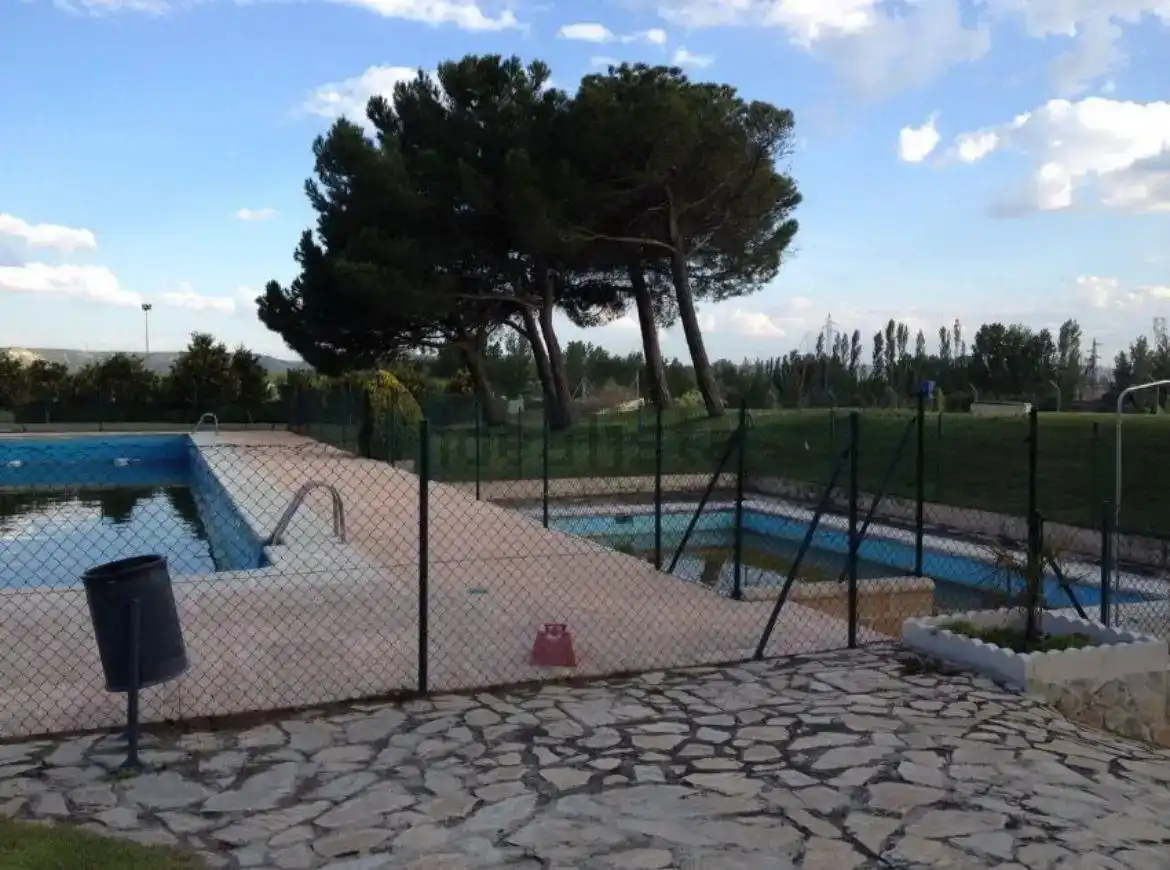 Piscina de Casa o xalet en venda en Magaz de Pisuerga amb Piscina i Balcó