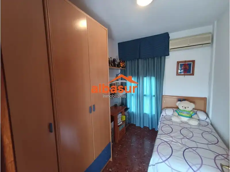 Dormitori de Casa o xalet en venda en Córdoba amb Aire condicionat, Calefacció i Moblat
