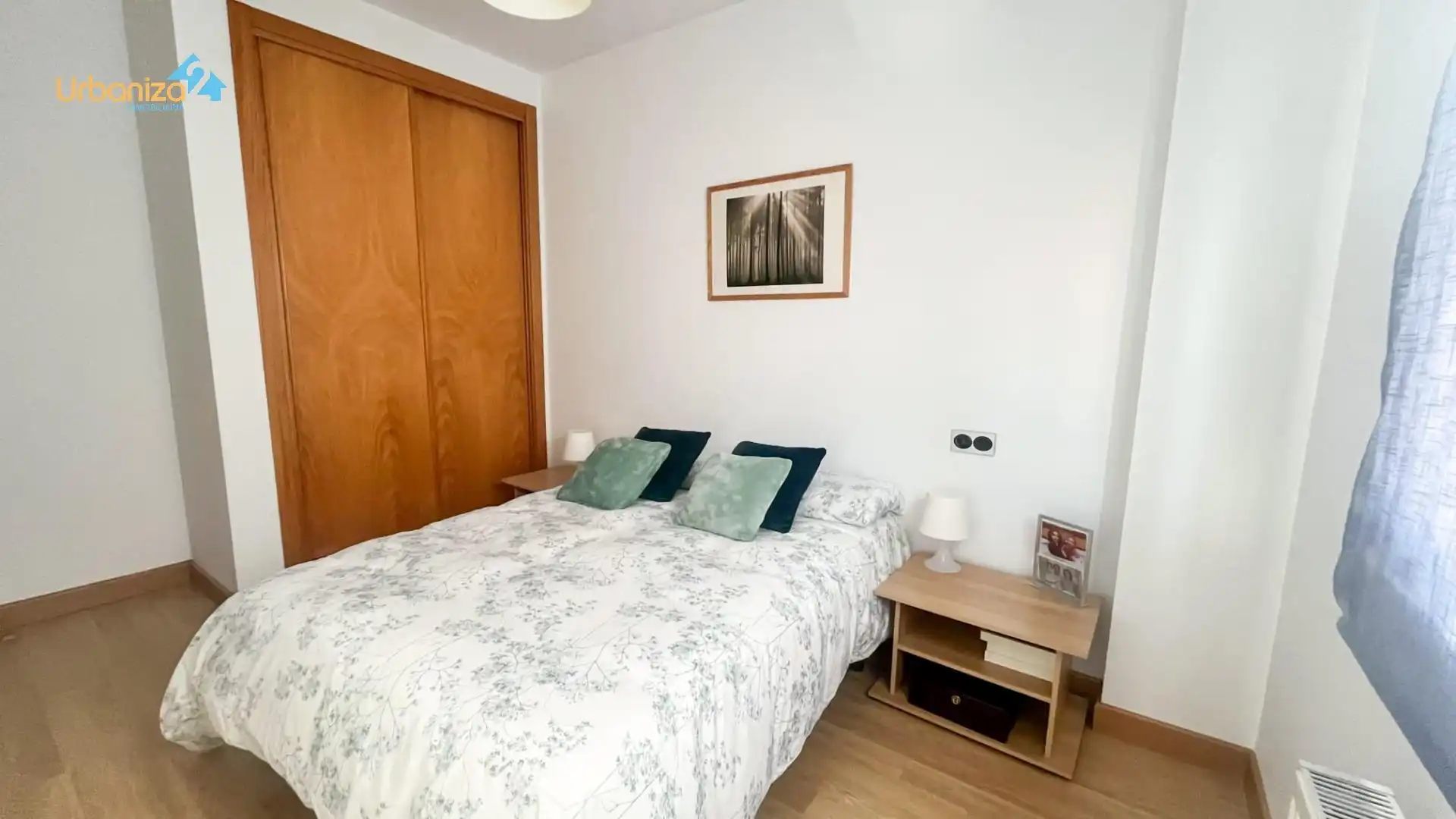 Dormitori de Casa adosada en venda en Cáceres amb Calefacció, Terrassa i Traster