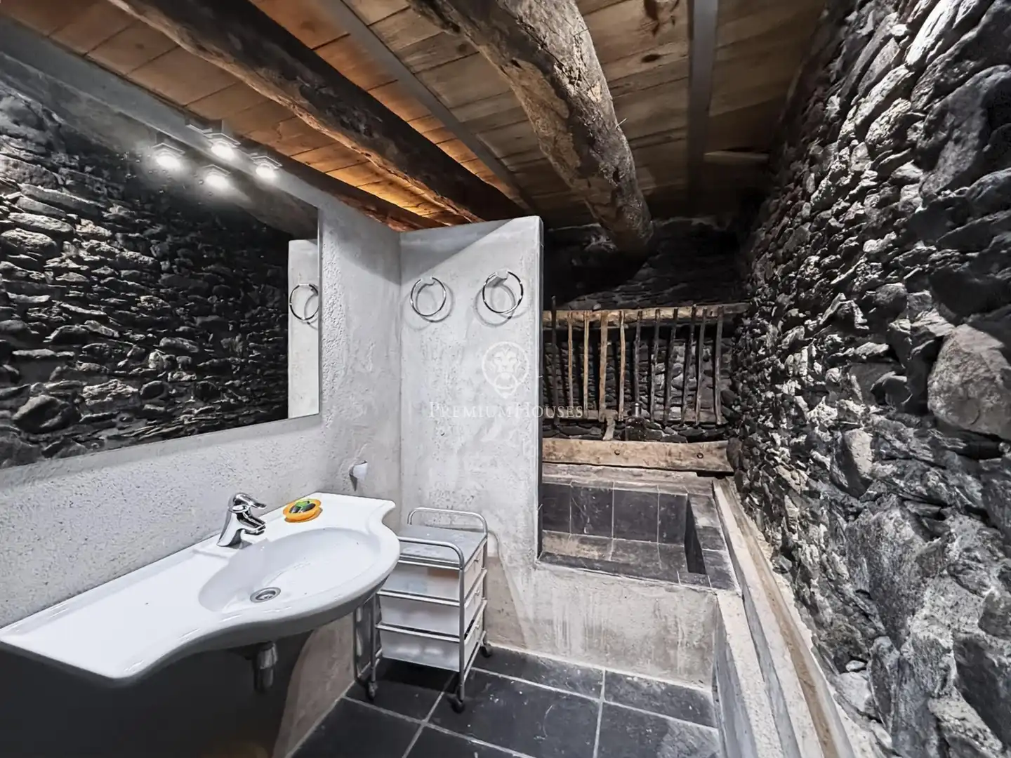 Baño de Finca rústica en venta en Guils de Cerdanya con Calefacción, Jardín privado y Trastero