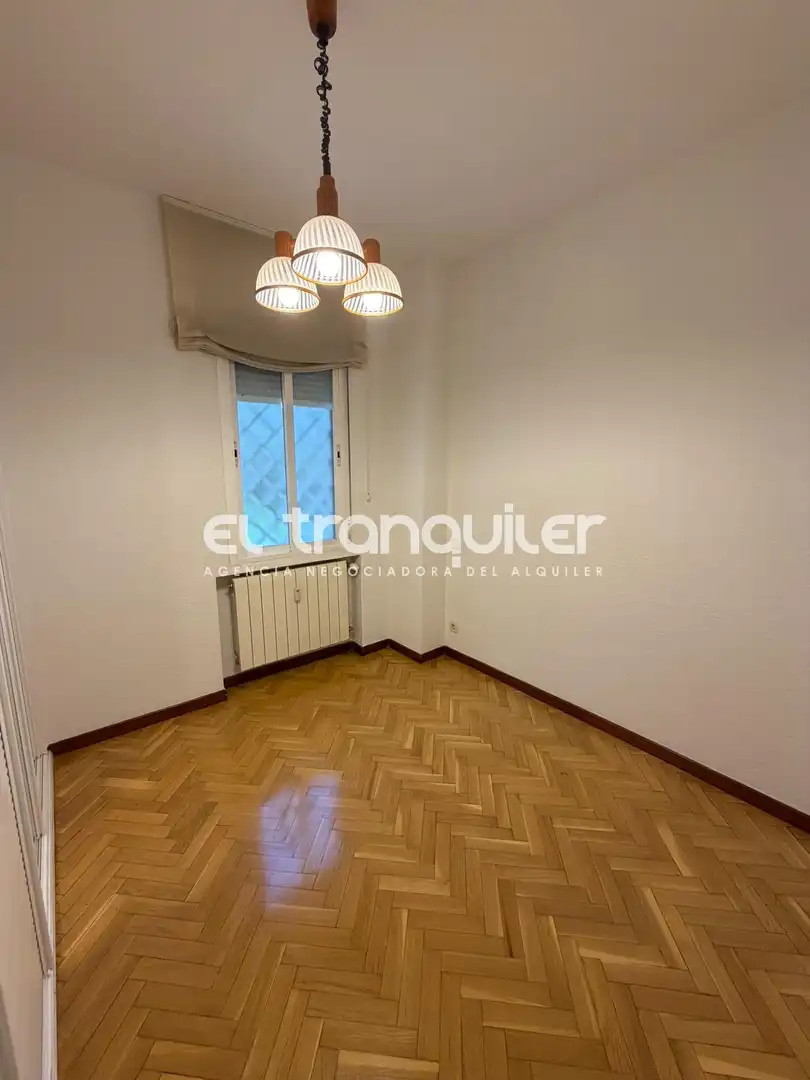 Bedroom of Flat for rent in Madrid  with Air Conditioner, Parquet flooring and Terrace
