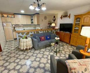 Sala d'estar de Casa o xalet de lloguer en Torrevieja amb Aire condicionat, Terrassa i Balcó