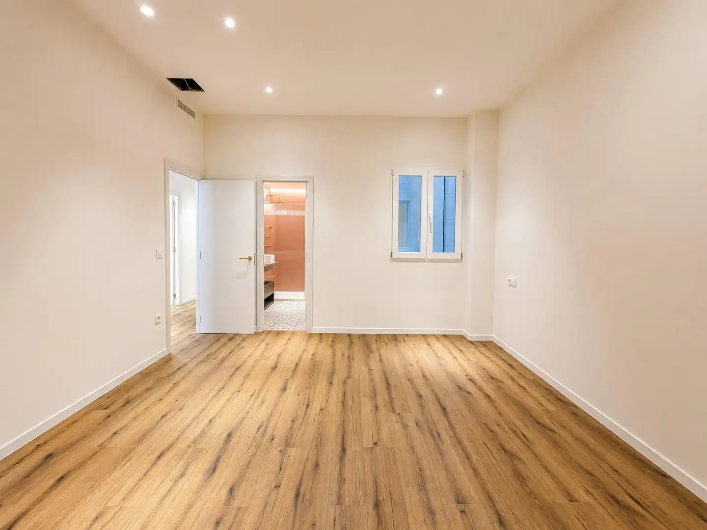 Flat for rent in Valencia  with Air Conditioner, Heating and Parquet flooring