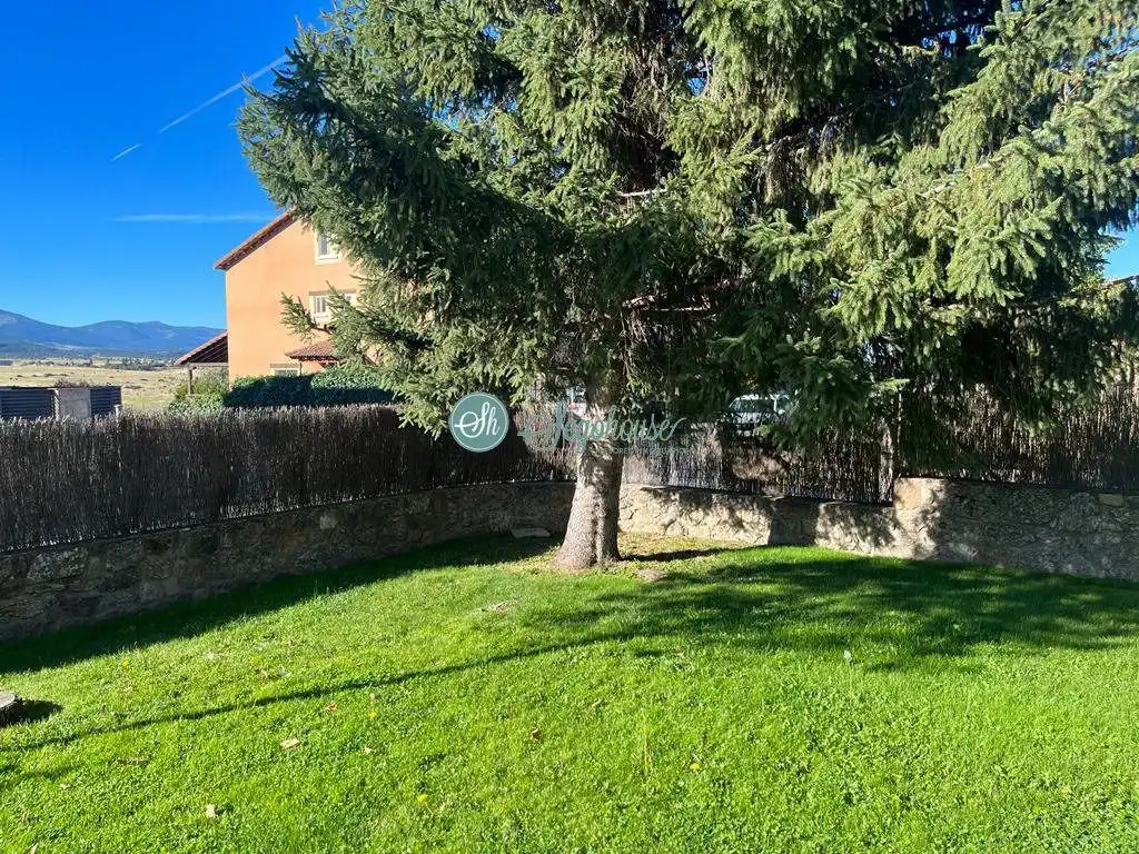 Casa o xalet de lloguer en Palazuelos de Eresma amb Calefacció, Terrassa i Moblat