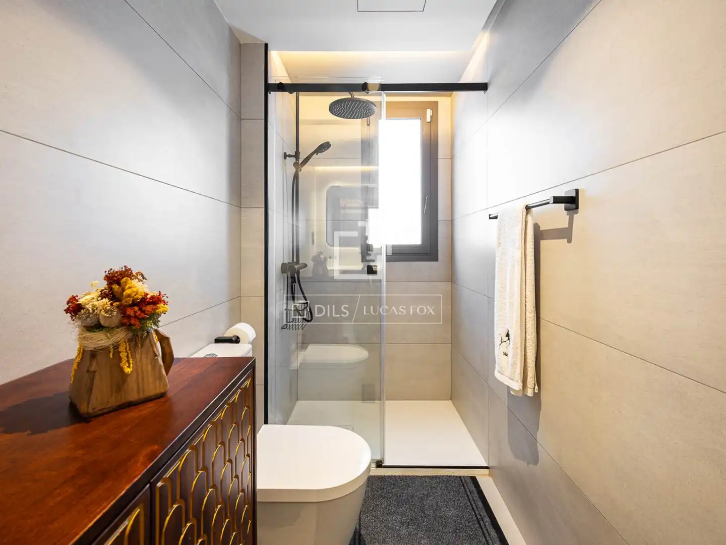 Badezimmer von Dachboden zum Verkauf in Barcelona mit Klimaanlage, Heizung und Terrasse