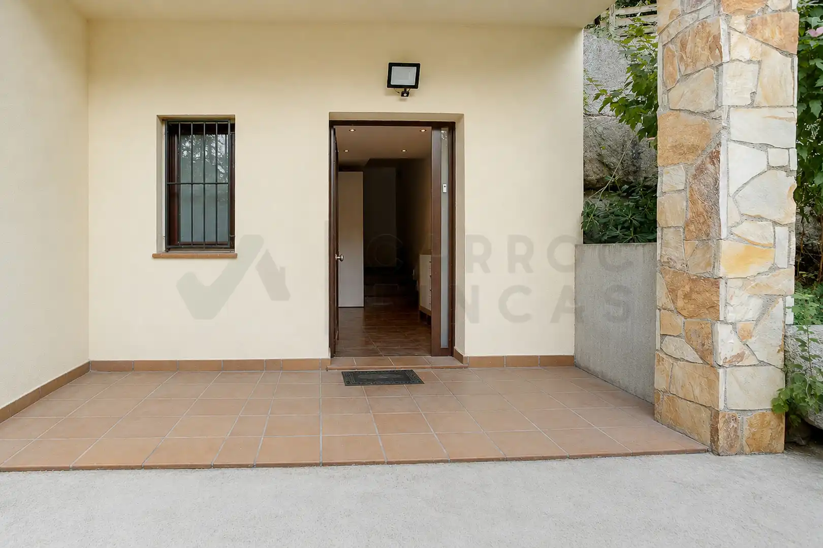 Haus oder Chalet zum Verkauf in Vallgorguina mit Heizung, Privatgarten und Ofen