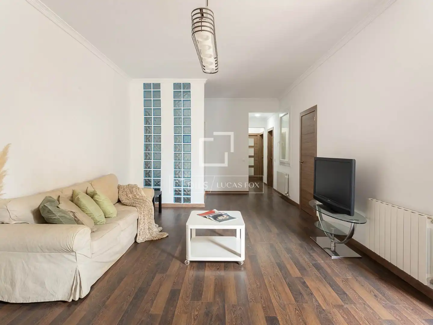 Sala de estar de Piso en venta en Barcelona con Calefacción, Parquet y Amueblado