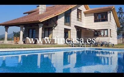 Vista exterior de Casa o xalet en venda en Gondomar amb Terrassa i Piscina