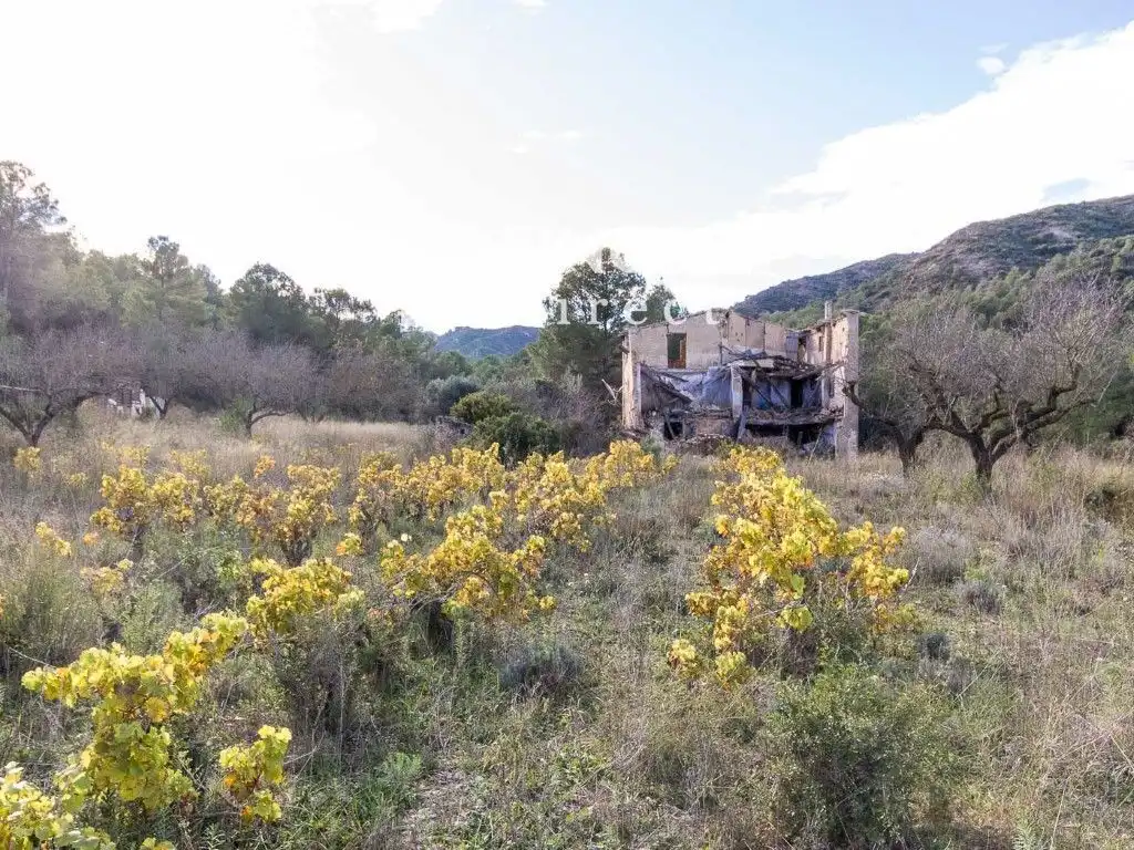 Finca rústica en venda en Benissanet