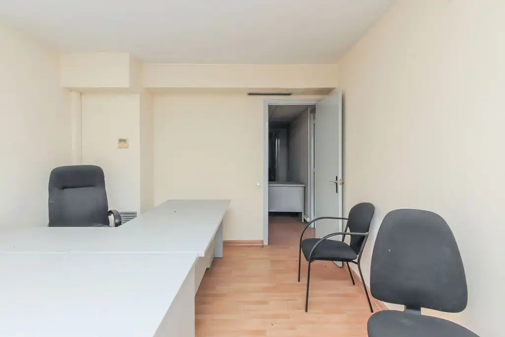 Büro zum Verkauf in C/ Doctor Ferrán , Ponent