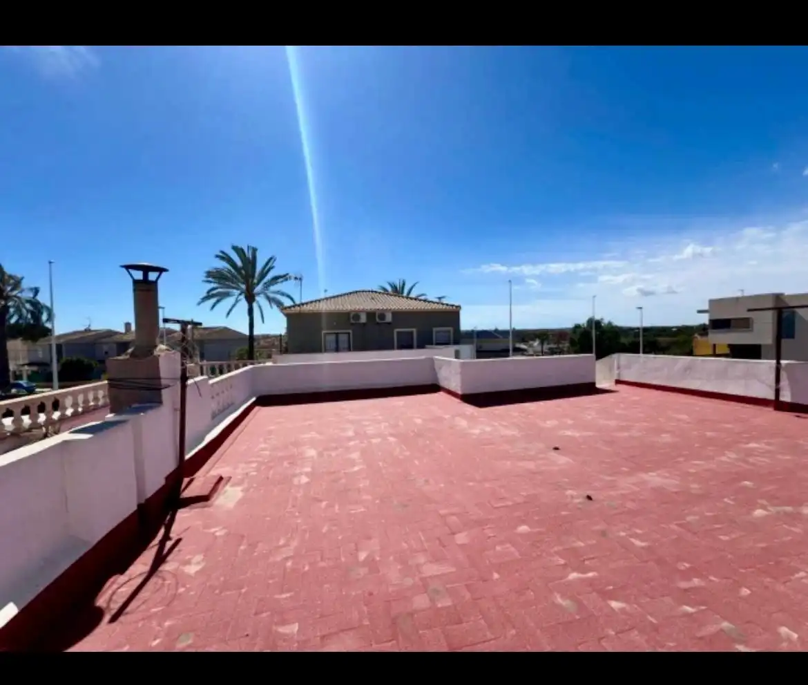 Vista exterior de Casa o xalet en venda en Elche / Elx amb Aire condicionat, Piscina i Moblat