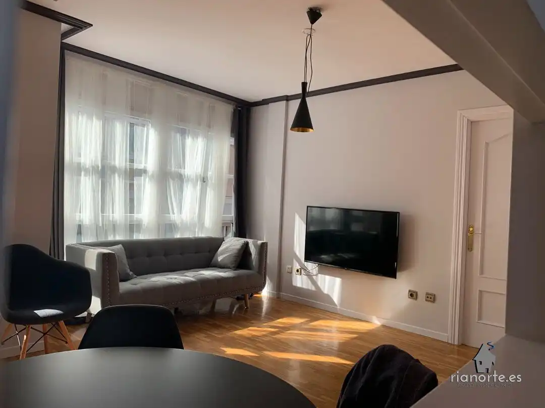 Sala d'estar de Dúplex en venda en Avilés amb Calefacció
